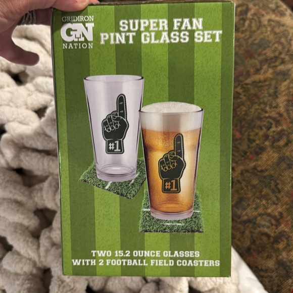 Set - Picture 2 of 2